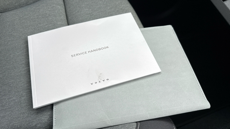 Volvo XC40 2.0 B4P Plus Dark 5dr Auto Petrol Estate